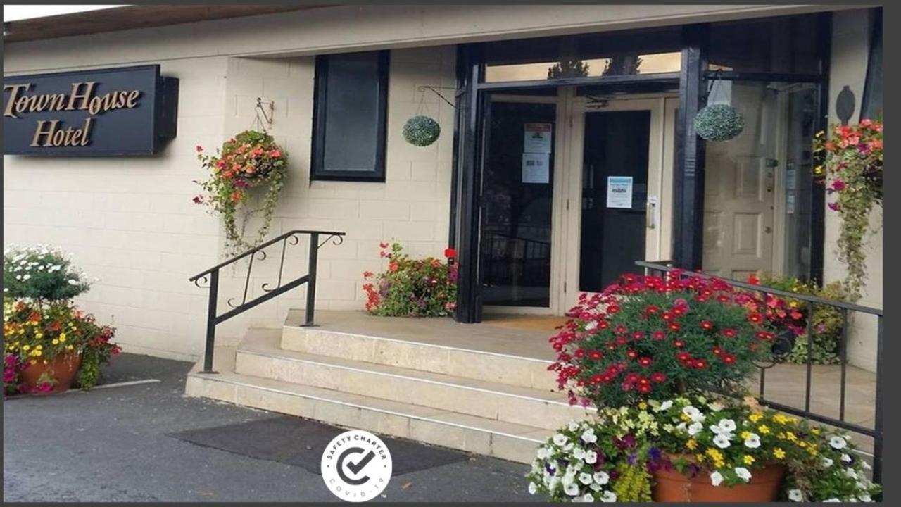The Town House Hotel Naas Bagian luar foto