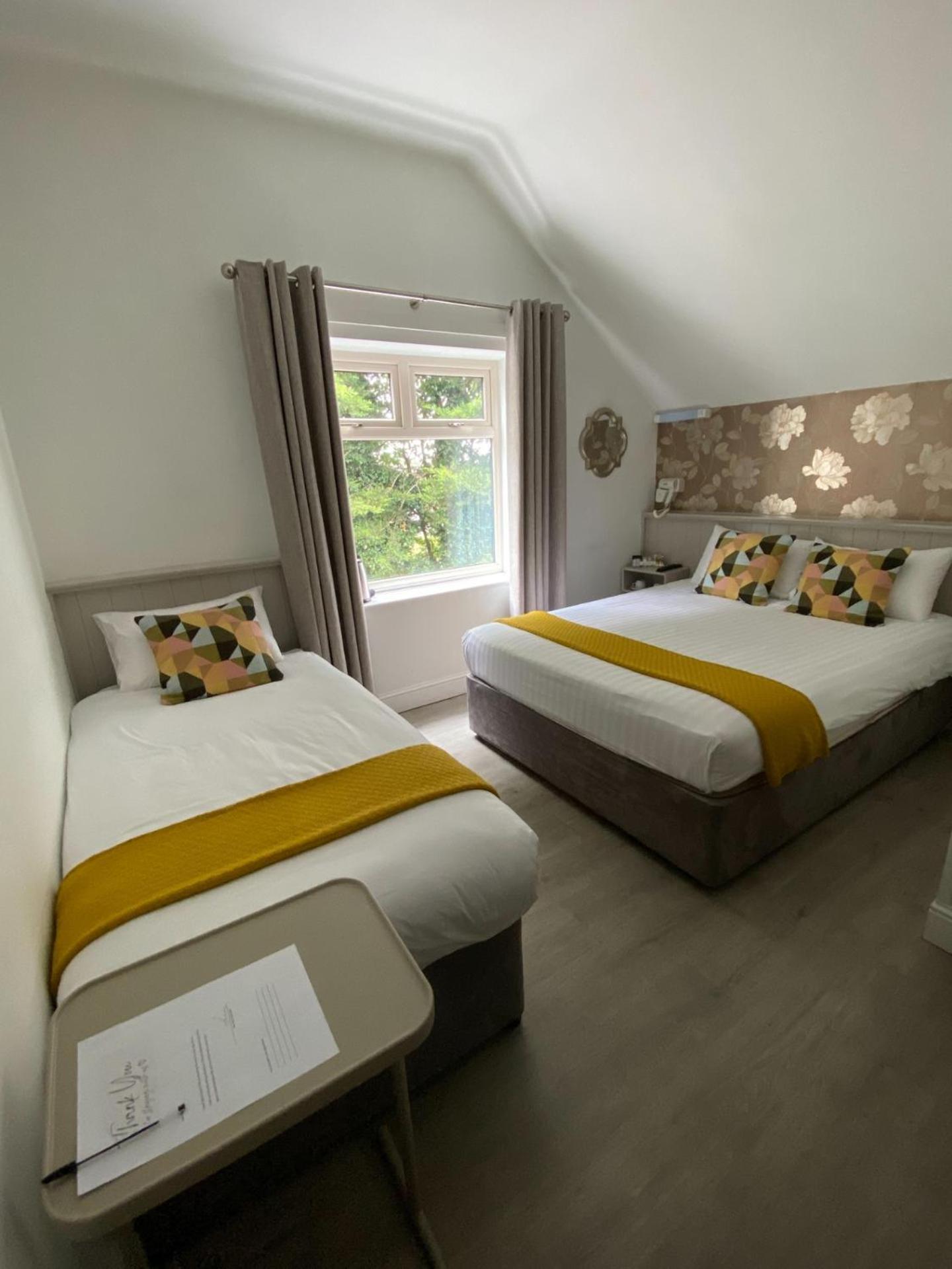The Town House Hotel Naas Bagian luar foto