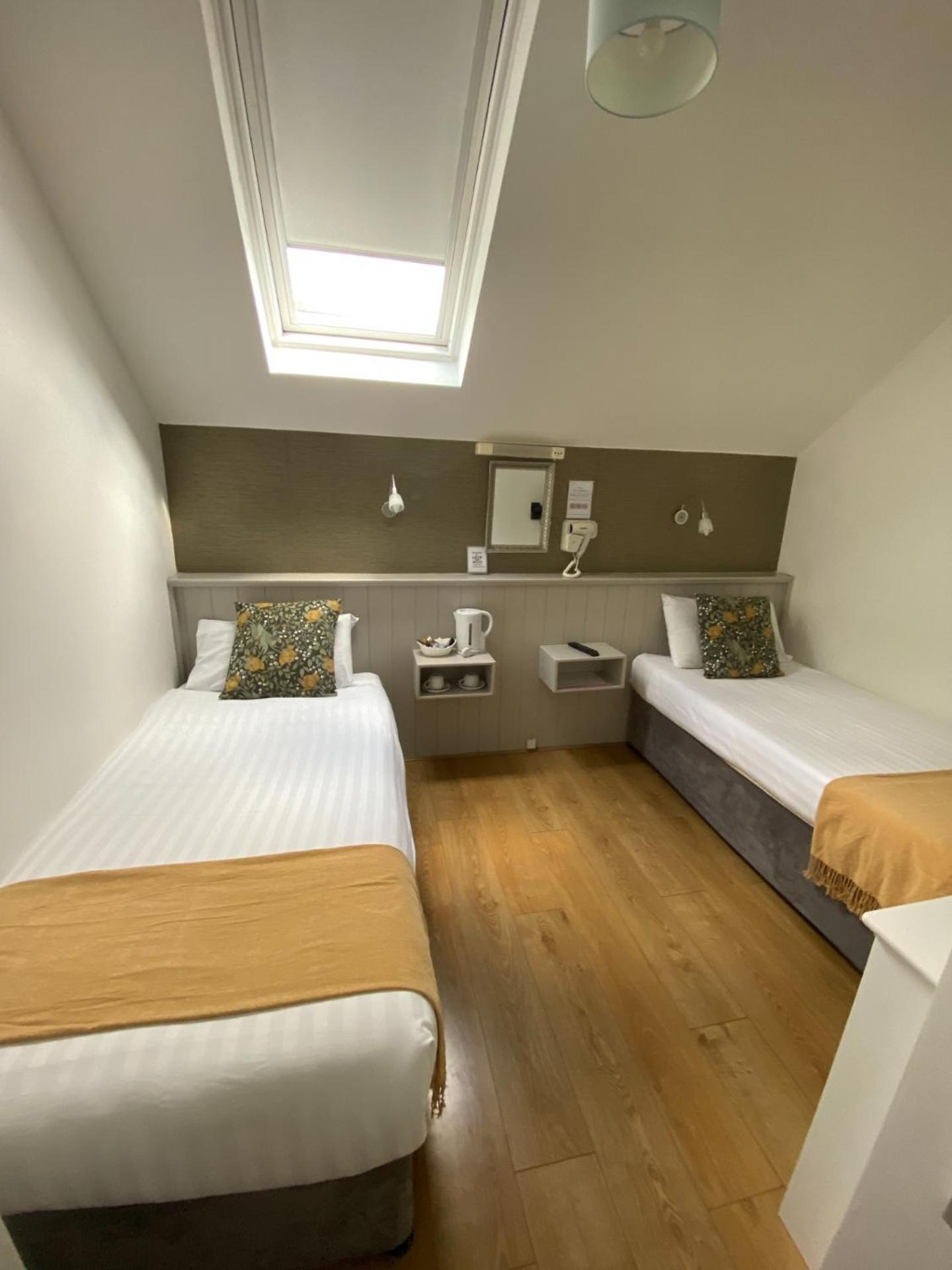The Town House Hotel Naas Bagian luar foto