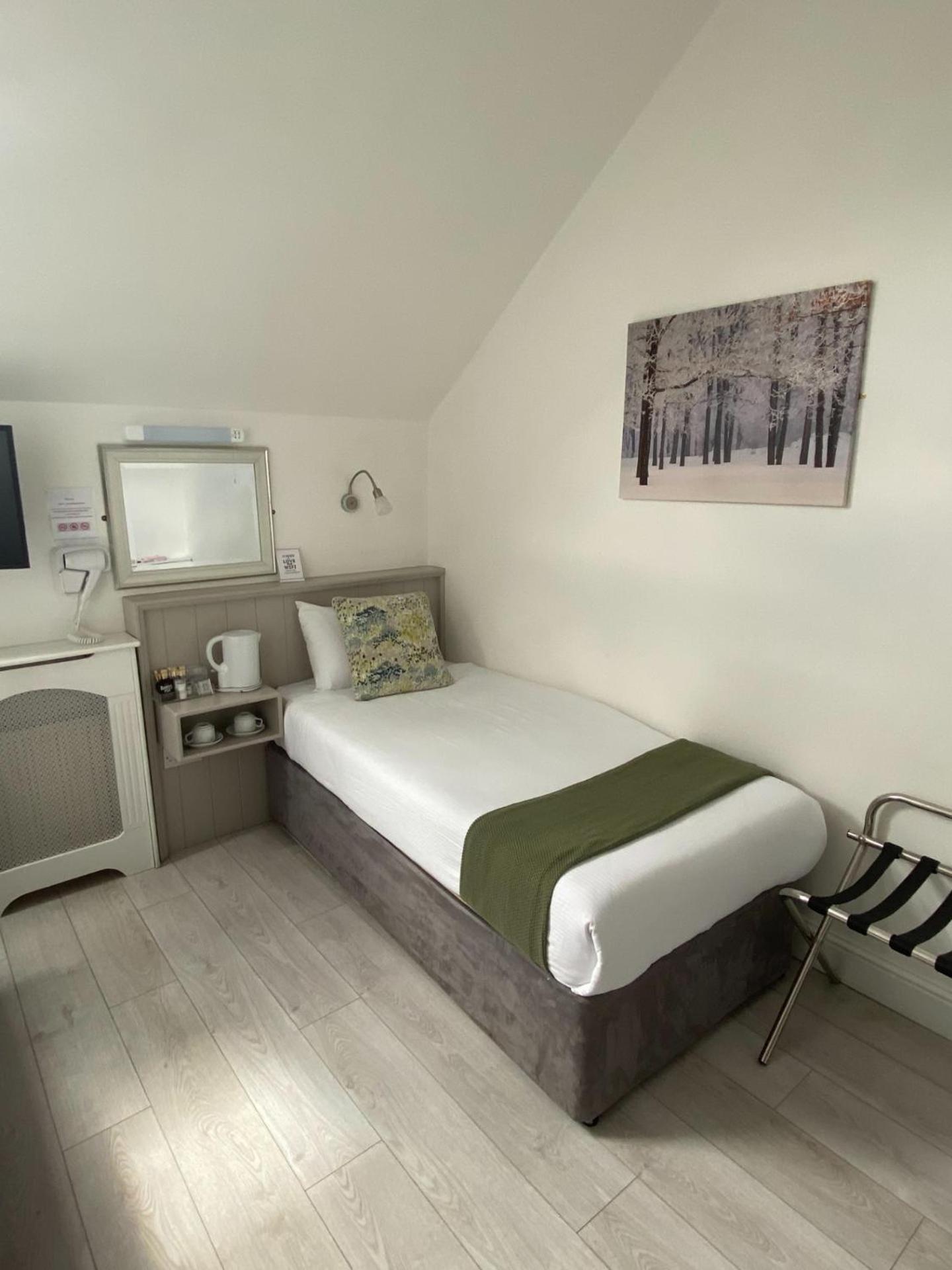 The Town House Hotel Naas Bagian luar foto
