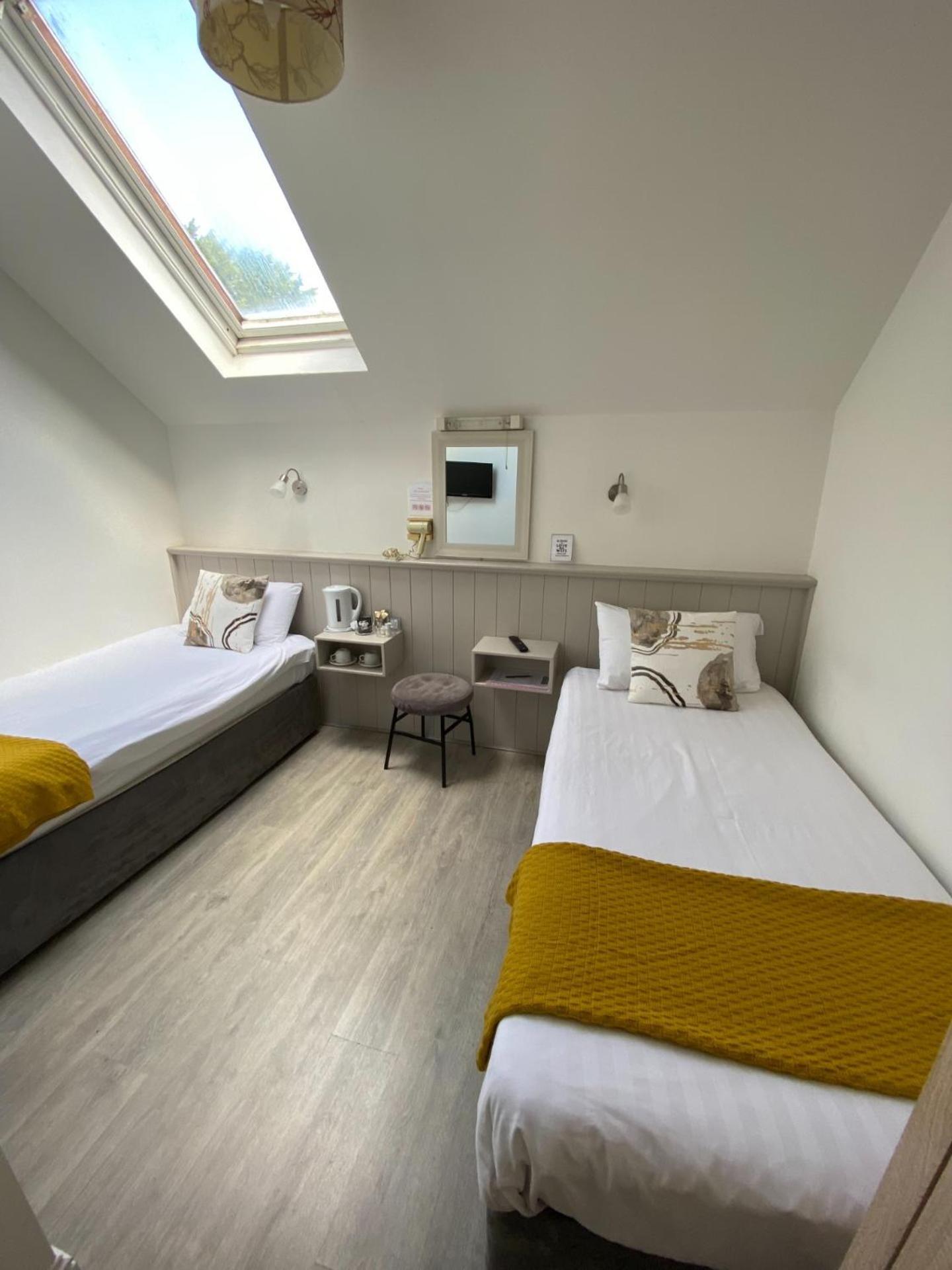 The Town House Hotel Naas Bagian luar foto
